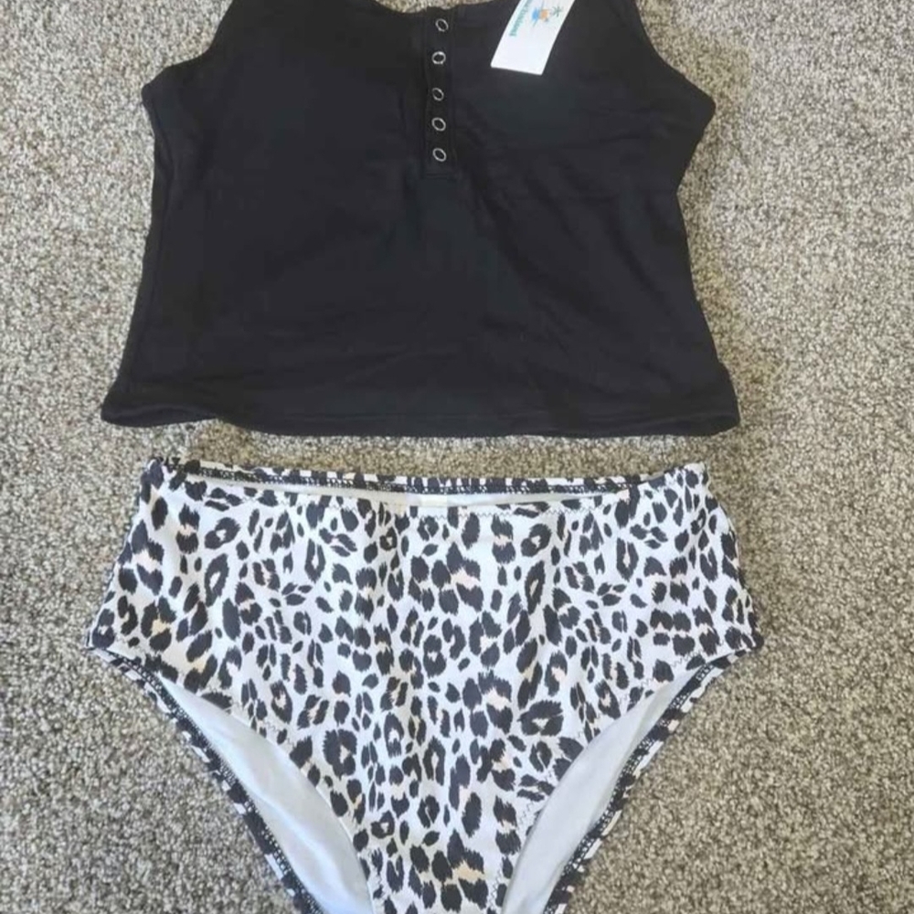 Black and White Leopard Print Women's Swimsuit